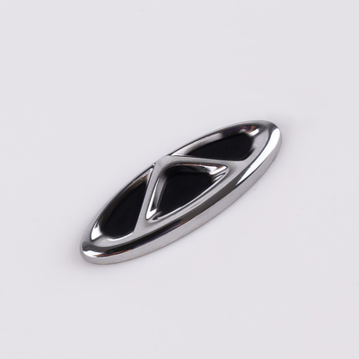 Etiquetas metálicas de automóviles de plata de níquel personalizadas y producidas Color personalizado