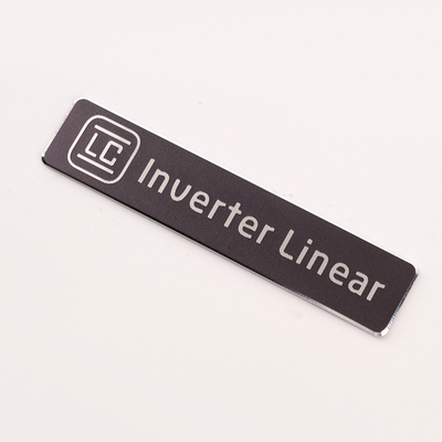 Logotipo de metal personalizado Fabricación de señales metálicas ecológicas con instalación OEM