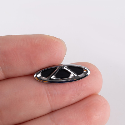 Etiquetas metálicas de automóviles de plata de níquel personalizadas y producidas Color personalizado