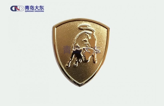 Logotipo de automóvil de metal personalizado ideal para su estrategia de marca