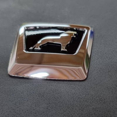 Logotipo personalizado Logotipo de automóvil de metal aceptado La adición perfecta a su estrategia de marca