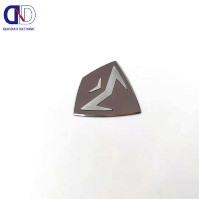 Etiqueta de metal de alto brillo para placa de acero inoxidable personalizada en productos eléctricos